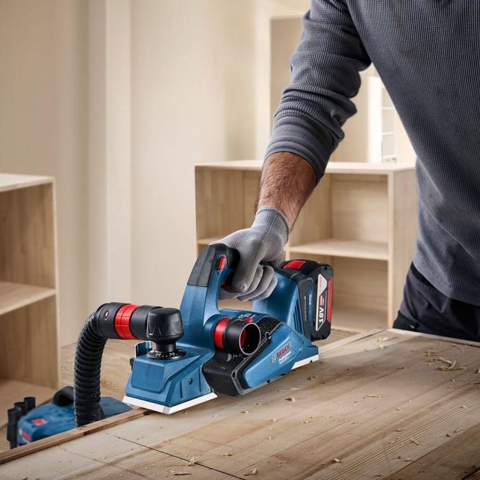 Рубанок аккумуляторный Bosch GHO 185-LI, 18В, 82мм, строгание до 2.6мм, паз до 9мм, без АКБ и ЗУ