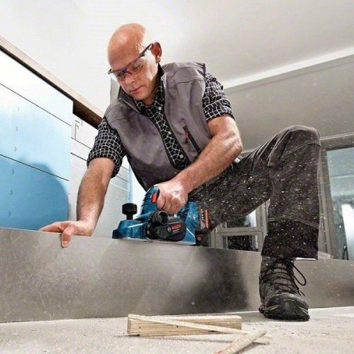 Рубанок аккумуляторный Bosch GHO 185-LI, 18В, 82мм, строгание до 2.6мм, паз до 9мм, без АКБ и ЗУ