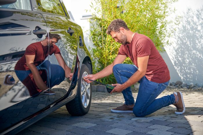 Компресор автомобільний акумуляторний Bosch EasyPump, 3.6 В, 3 Ач, 10.3 бар, 10 л/хв, 0.4кг