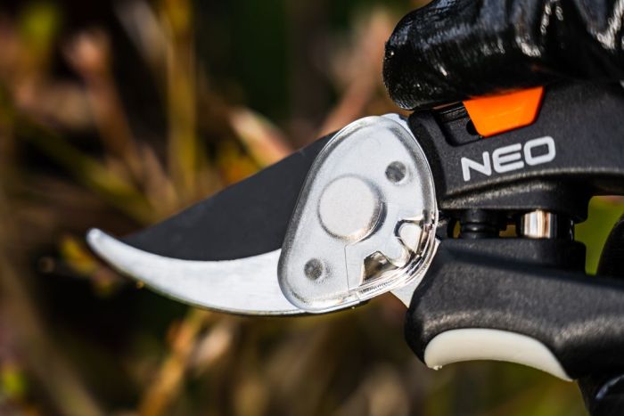 Секатор плоскостной Neo Tools, d реза 18мм, 200мм, 206г