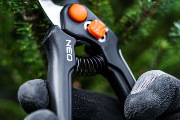 Секатор площинний Neo Tools, d різу 15мм, 185мм, 164г