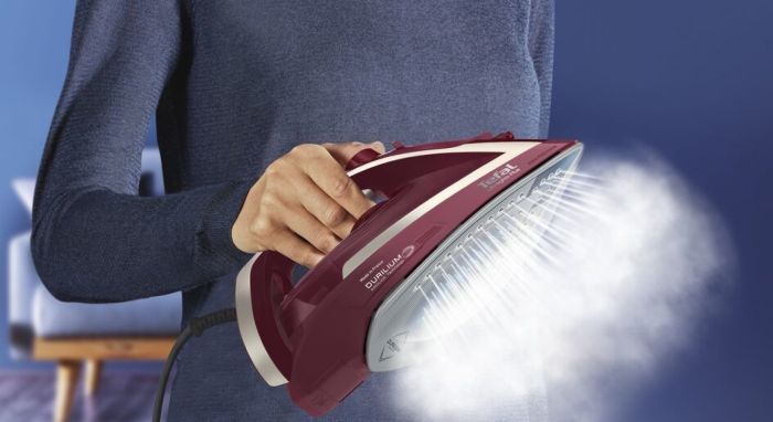 Утюг Tefal Ultragliss Plus, 2800Вт, 270мл, паровой удар -260гр, постоянный пар - 50гр, керам. подошва, бордовый