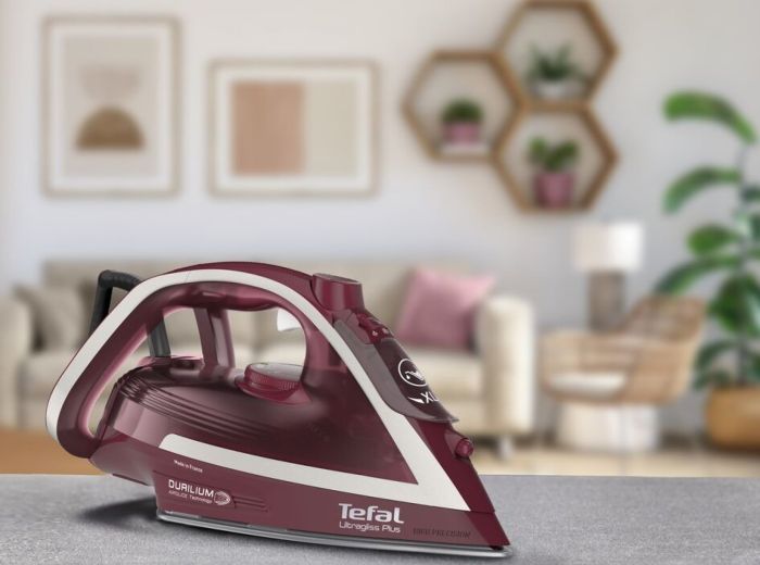 Утюг Tefal Ultragliss Plus, 2800Вт, 270мл, паровой удар -260гр, постоянный пар - 50гр, керам. подошва, бордовый