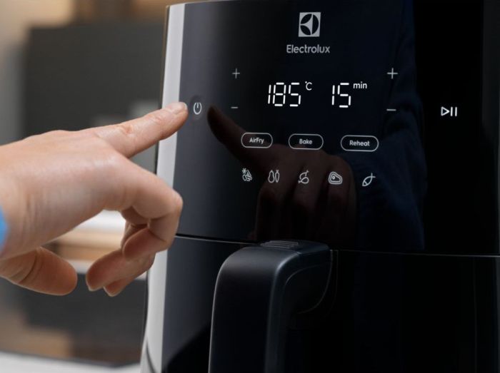 Мультипеч Electrolux 1350Вт, чаша-3.3л, сенсорное управл., 5 авто. программ, пластик, чорний