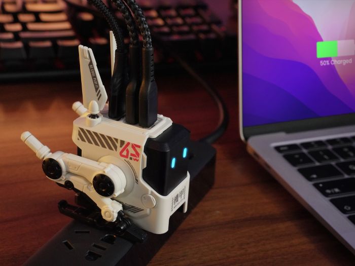 Зарядное устройство сетевое GravaStar Alpha65 65Вт 2XUSB-C/USB-A, белый