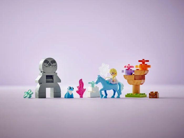 Конструктор LEGO DUPLO Disney Ельза и Бруни в волшебном лесу