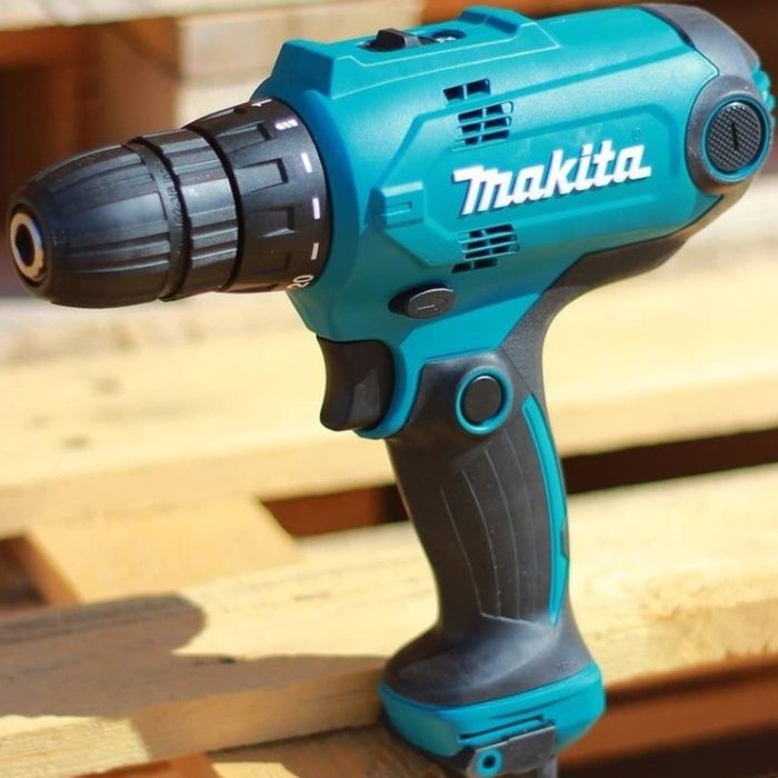 Шурупокрут-дриль   320Вт 21·42Нм 0–450·0–1500об/хв 1.2кг Makita DF0300