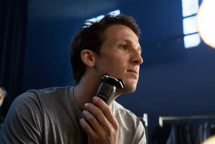 Бритва електр. Philips Series 7000 роторная,  бритв.головок-3, Li-Ion, сух.+влажн., триммер, черный