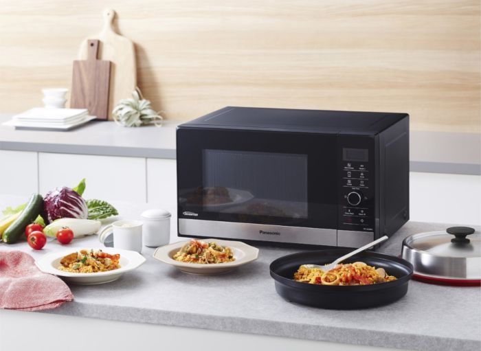 Мікрохвильова піч інверторна з грилем Panasonic, 23л, 1000Вт, дисплей, чорний