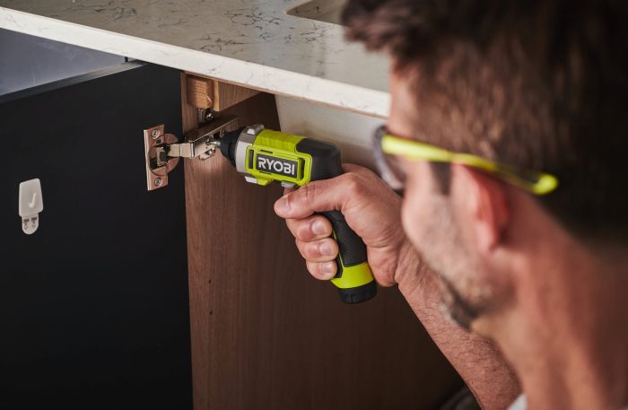 Викрутка акумуляторна Ryobi USB Lithium RSD4-120T 4В 1х2А·год 5Нм 200об/хв 10 біт 0.31кг кейс