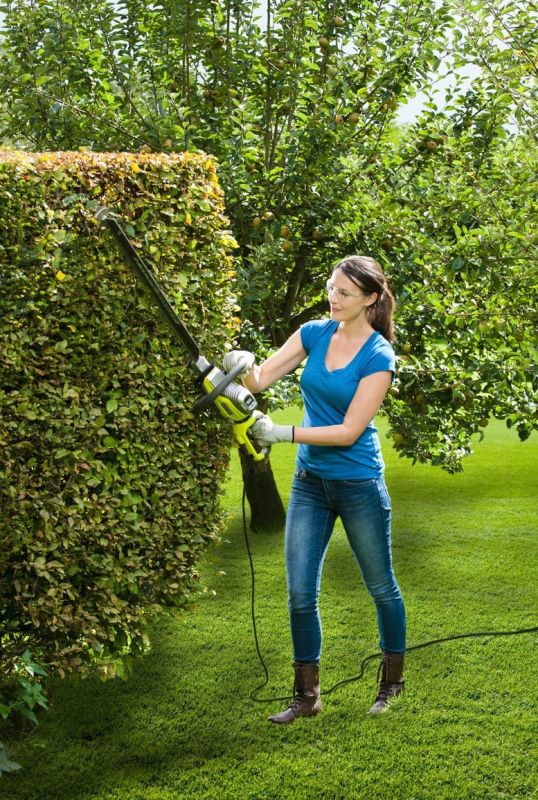 Кусторез сетевой Ryobi RHT6760RL 650Вт 60см шаг реза 30мм 4кг