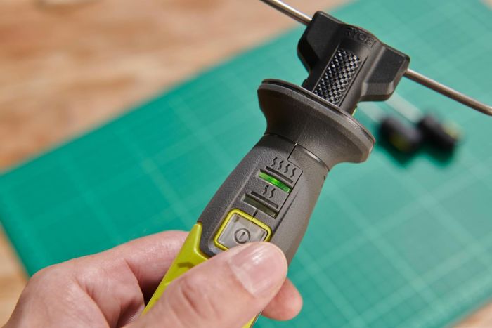 Термонож аккумуляторный Ryobi USB Lithium RHC4-120G 4В 2А·ч 150/270°С 5 сменных насадок 0.13кг