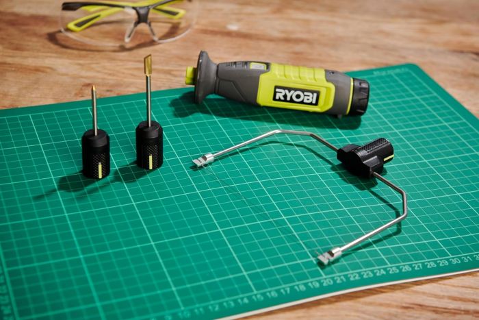 Термонож аккумуляторный Ryobi USB Lithium RHC4-120G 4В 2А·ч 150/270°С 5 сменных насадок 0.13кг