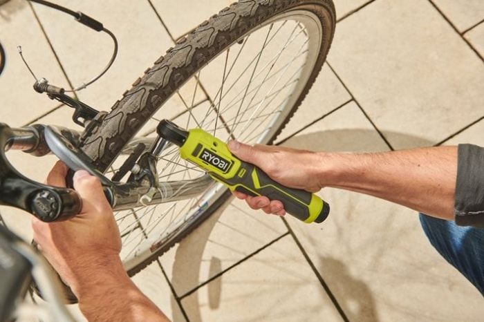 Трещотка аккумуляторная Ryobi USB Lithium RR14W4-0 4В 210об·мин 8Нм 1/4" 0.5кг без АКБ и ЗУ