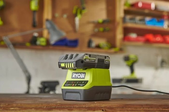 Зарядное устройство Ryobi ONE+ RC18120 18В 2А