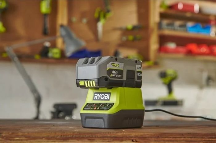 Зарядное устройство Ryobi ONE+ RC18120 18В 2А