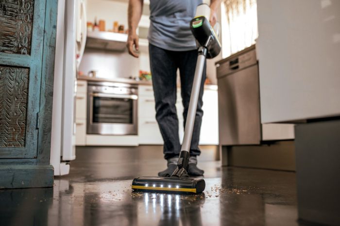 Пылесос Karcher беспроводный VC 6 CORDLESS OURFAMILY, конт пыль -0.8л, автон. раб. до 50мин, вес-2.5кг, НЕРА 12, белый