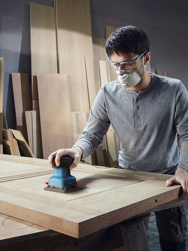 Шлифмашина вибрационная Bosch GSS 140 A 220Вт платформа 101х112 28000кол·мин 1.1кг