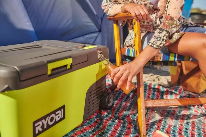 Холодильник акумуляторний мобільний Ryobi ONE+ RY18CB23A-0 18В/220В/12В 23л 2хUSB +20…-20°С 13.5кг без АКБ та ЗП