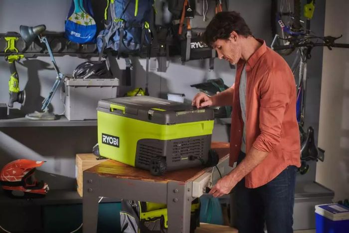 Холодильник акумуляторний мобільний Ryobi ONE+ RY18CB23A-0 18В/220В/12В 23л 2хUSB +20…-20°С 13.5кг без АКБ та ЗП