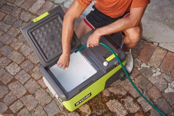 Холодильник акумуляторний мобільний Ryobi ONE+ RY18CB23A-0 18В/220В/12В 23л 2хUSB +20…-20°С 13.5кг без АКБ та ЗП