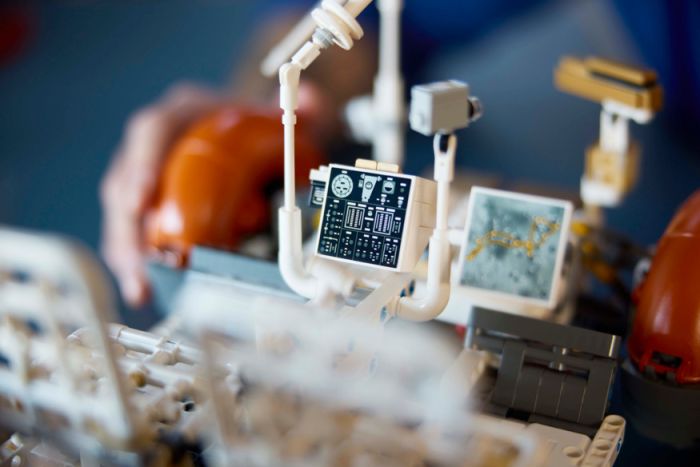 Конструктор LEGO Technic Лунный автомобиль NASA Apollo