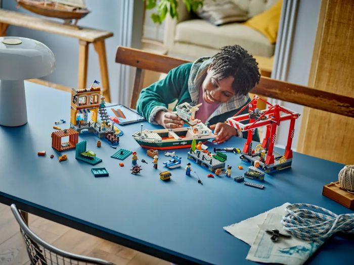Конструктор LEGO City Морская гавань с грузовым судном