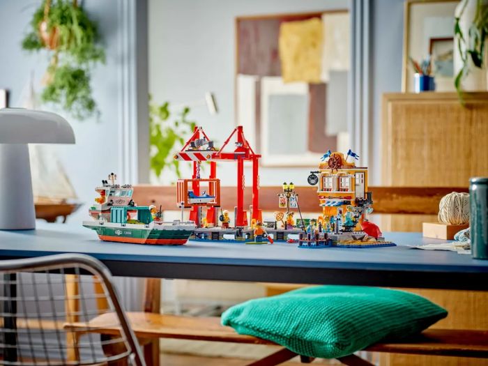 Конструктор LEGO City Морская гавань с грузовым судном