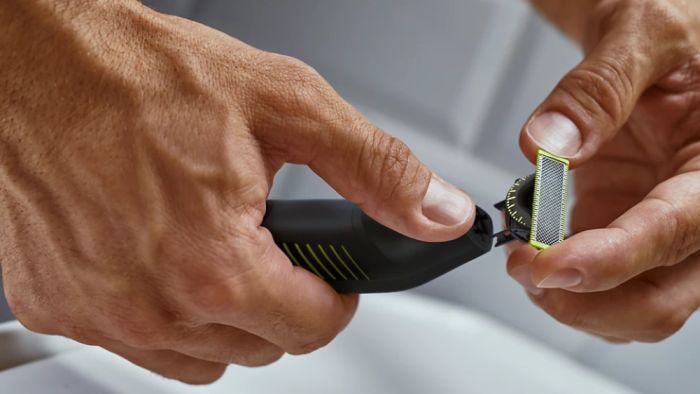 Бритва електр. Philips OneBlade Pro, Li-Ion, сух.+влажн., индикатор заряда, сталь, черный