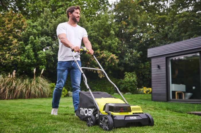 Аератор-скарифікатор акумуляторний Ryobi ONE+ RY18SFX35A-240 18В акб 2х4А·год 35см 55л 10кг