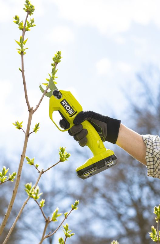Секатор аккумуляторный Ryobi ONE+ RY18SCA-0 18В d реза 25мм 0.74кг без АКБ и ЗУ