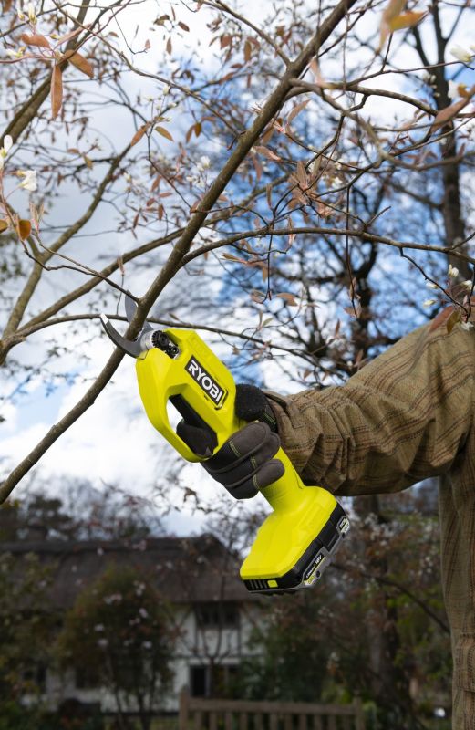 Секатор аккумуляторный Ryobi ONE+ RY18SCA-0 18В d реза 25мм 0.74кг без АКБ и ЗУ