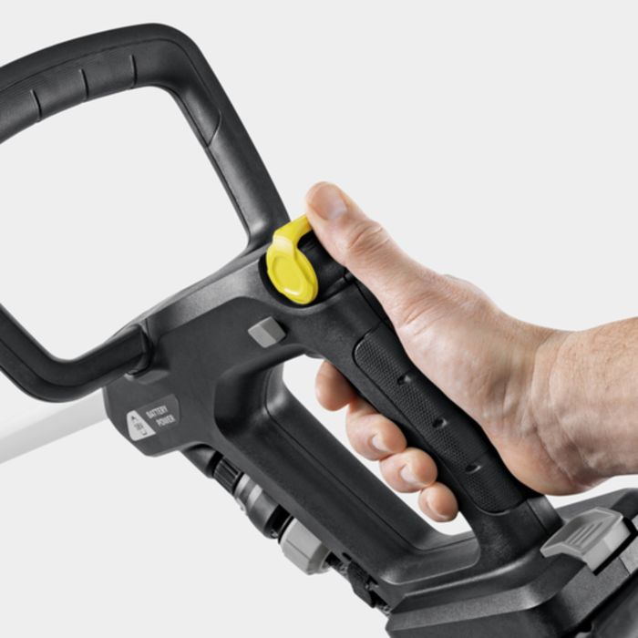 Щіткова машина Karcher PCL 3-18 акумуляторна 18В щітка 30см подача води 3.7кг без АКБ та ЗП