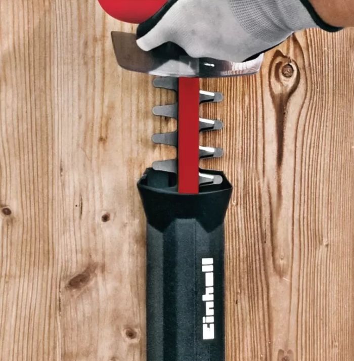Кусторез сетевой Einhell GE-EH 7067 700Вт 67см шаг реза 30мм 3.7кг