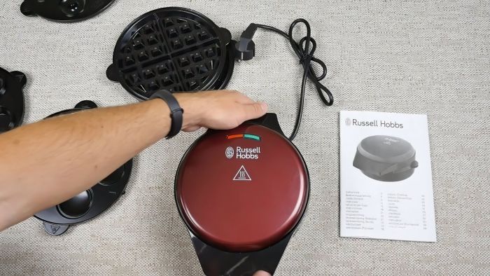 Мультимейкер Russell Hobbs Fiesta 950Вт, алюминий, 3 пластины, корпус-нерж.сталь/пластик, бордо