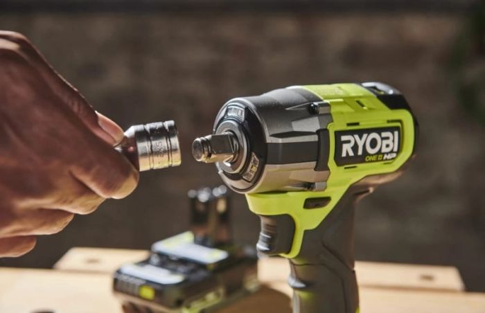 Гайковерт ударный аккумуляторный Ryobi ONE+ HP RIW18C-0 18В 2800об·мин 450Нм 1/2" 4 скорости 1.2кг без АКБ и ЗУ