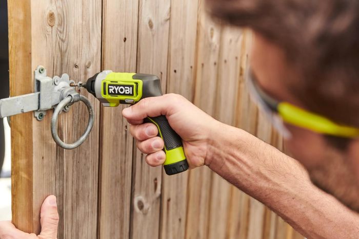 Викрутка акумуляторна Ryobi USB Lithium RSD4-120TA2 4В 1х2А·год 5Нм 200об/хв 2 насадки 10 біт 0.31кг кейс