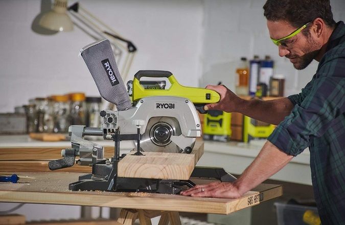 Пила торцовочная аккумуляторная Ryobi ONE+ R18MS216-0 18В диск 216мм лазер 14.4кг без АКБ и ЗУ