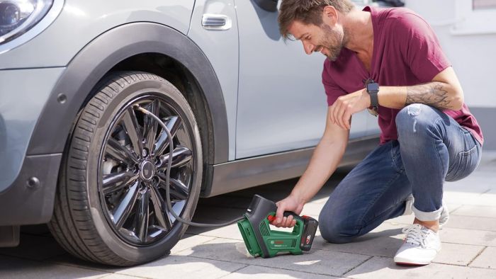 Автомобильный компрессор аккумуляторный Bosch UniversalPump, 18В, без АКБ и ЗП