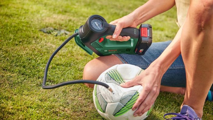 Автомобильный компрессор аккумуляторный Bosch UniversalPump, 18В, без АКБ и ЗП