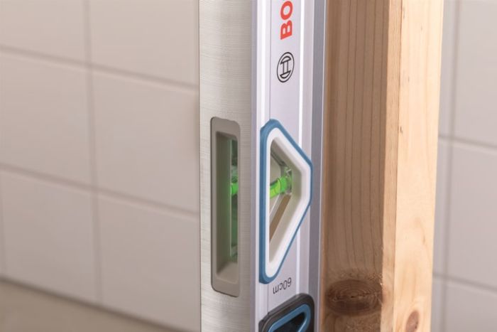Уровень Bosch, 60см, 3 капсулы, алюминиевый корпус, отверстия для руки