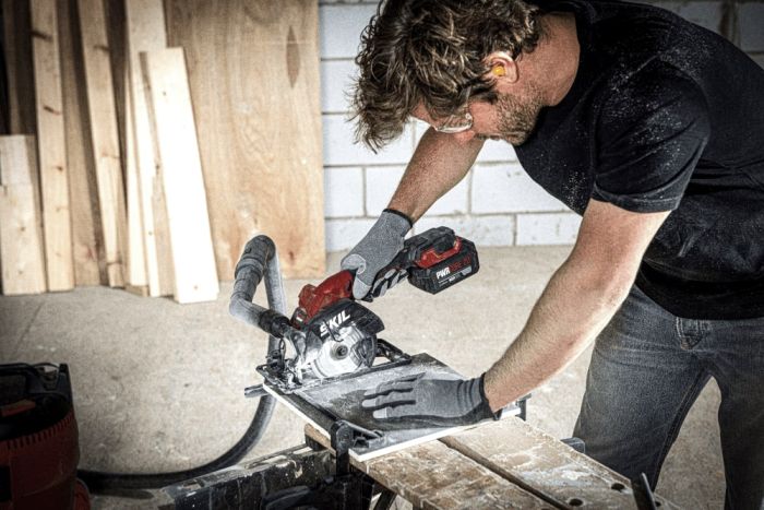 Пила дисковая аккумуляторная SKIL 3540 CA Compact 20В 1х2.5А·час 120мм 1.8кг