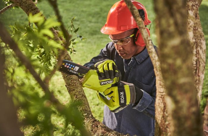 Пила цепная аккумуляторная Ryobi ONE+ HP RY18PSX15A-120T 18В акб 1х2А·ч ЗУ 15см 1.19кг кейс