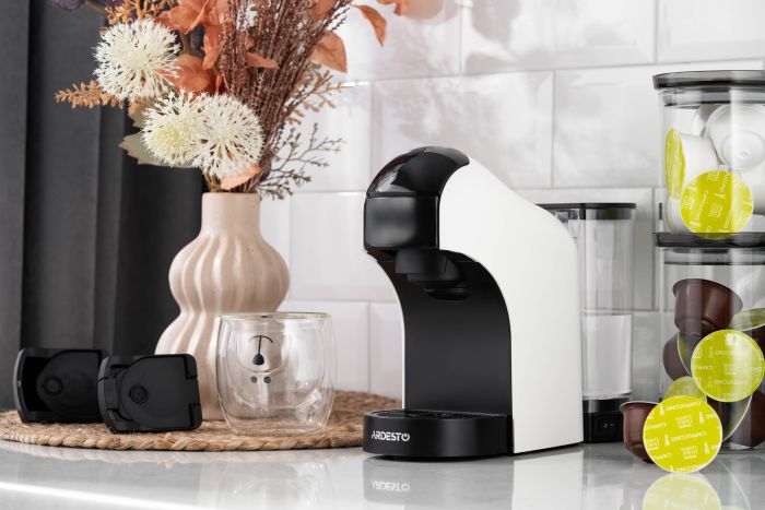 Кофеварка Ardesto капсульная, 0.8л, капсулы Nespresso, Nescafe Dolce Gusto, молотый кофе, сенсорное управление, белый