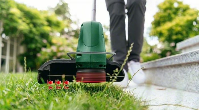 Тример садовий акумуляторний Bosch UniversalGrassCut 18V-26 26см 2.3кг без АКБ та ЗП
