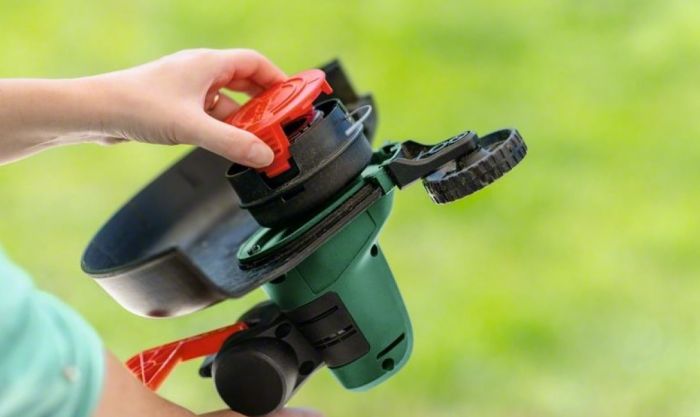 Триммер садовый аккумуляторный Bosch UniversalGrassCut 18V-260 1х2.5А·час 26см 2.3кг