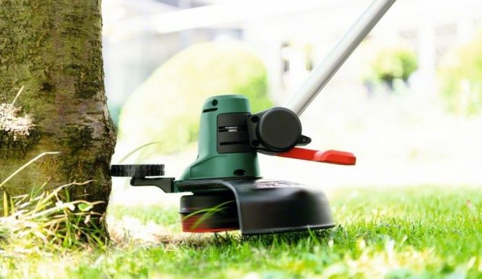 Триммер садовый аккумуляторный Bosch UniversalGrassCut 18V-260 1х2.5А·час 26см 2.3кг