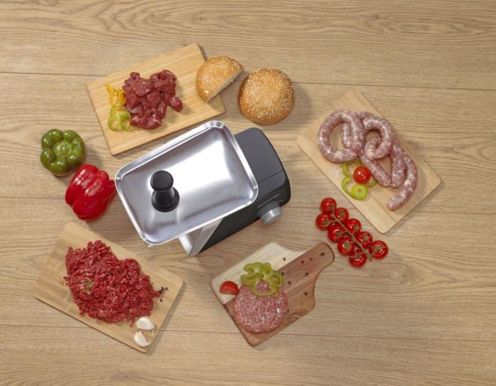 Мясорубка Gorenje, 1600Вт, 2,2кг/мин, 2 решетки, пластик+металл, черный
