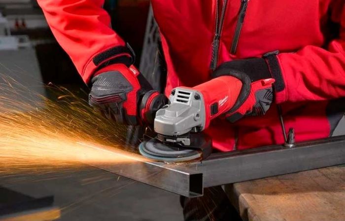 Шлифмашина угловая Milwaukee AGV 10-125 EK 125мм 1000Вт 11000об·мин 2.2кг