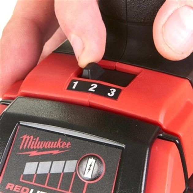 Винтоверт ударный аккумуляторный Milwaukee M18 BLID2-0X 18В 1700-3400об·мин 180Нм кейс 1.7кг без АКБ и ЗП